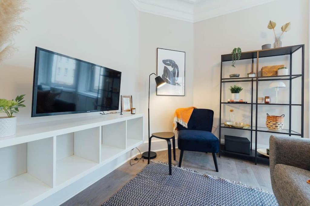 Stylish Stirling Apartment - Free Parking Eksteriør billede