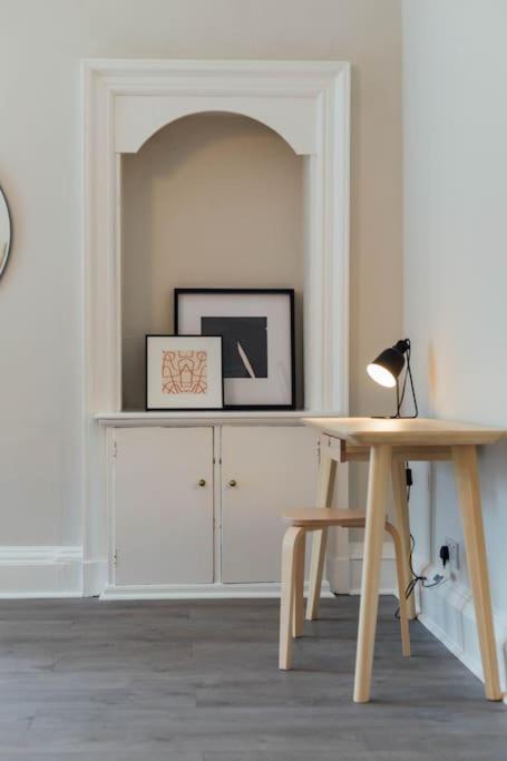 Stylish Stirling Apartment - Free Parking Eksteriør billede