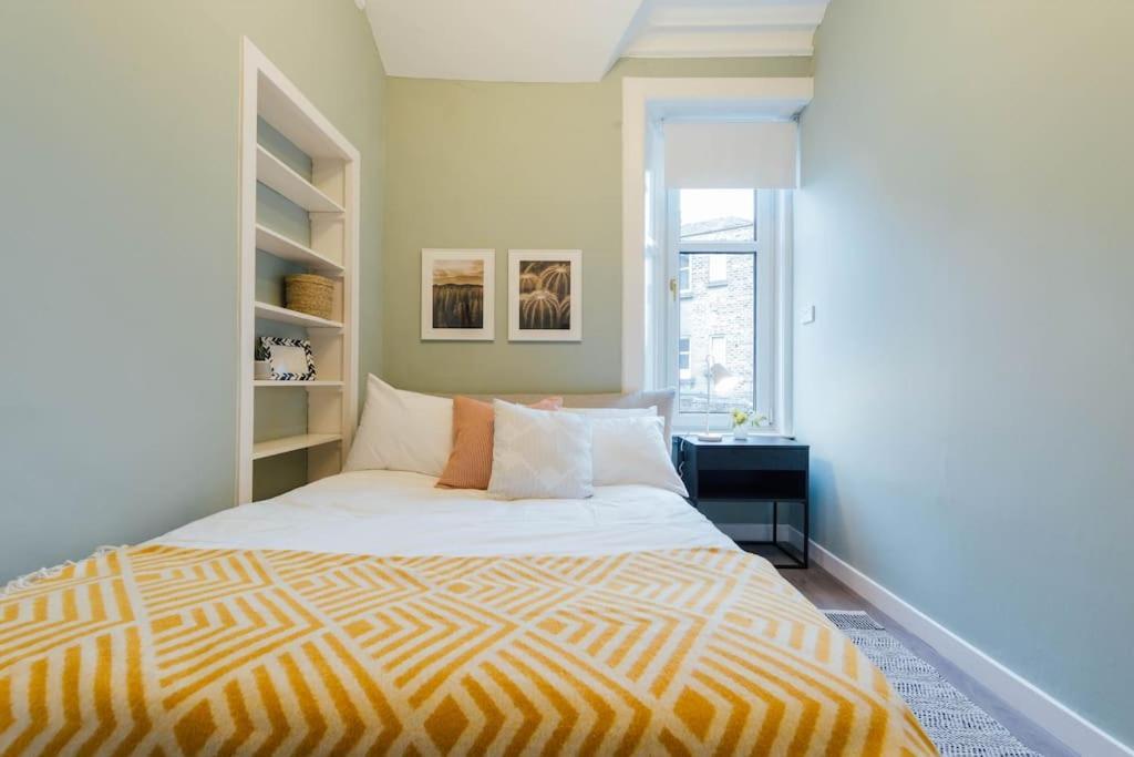Stylish Stirling Apartment - Free Parking Eksteriør billede