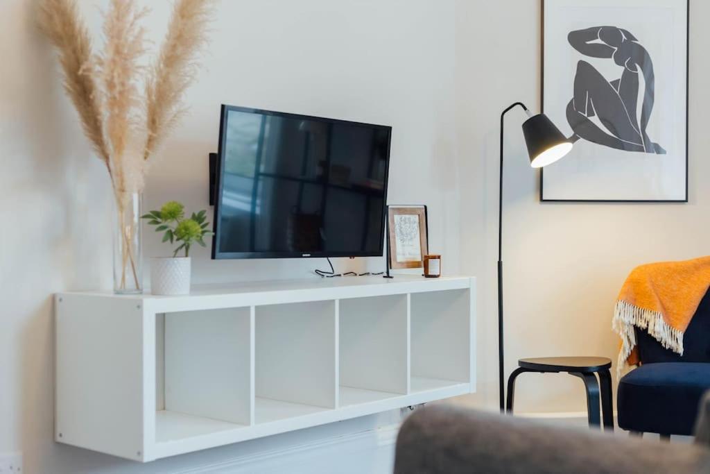 Stylish Stirling Apartment - Free Parking Eksteriør billede